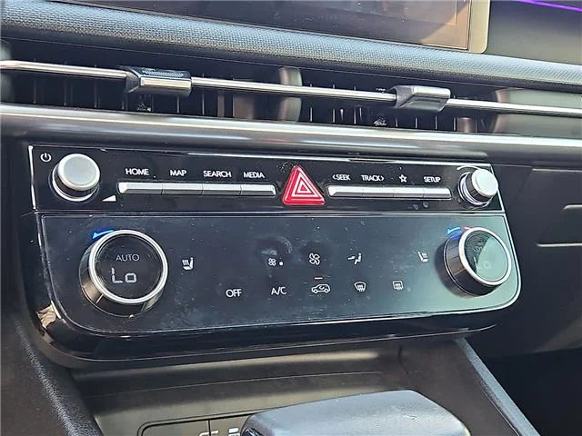Used 2025  Hyundai SEL Convenience Front-Wheel Drive image 19