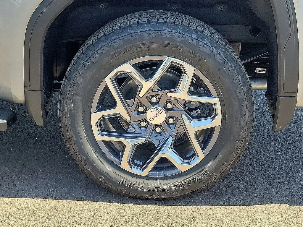 2026 GMC Sierra 1500 SLT - Photo 10