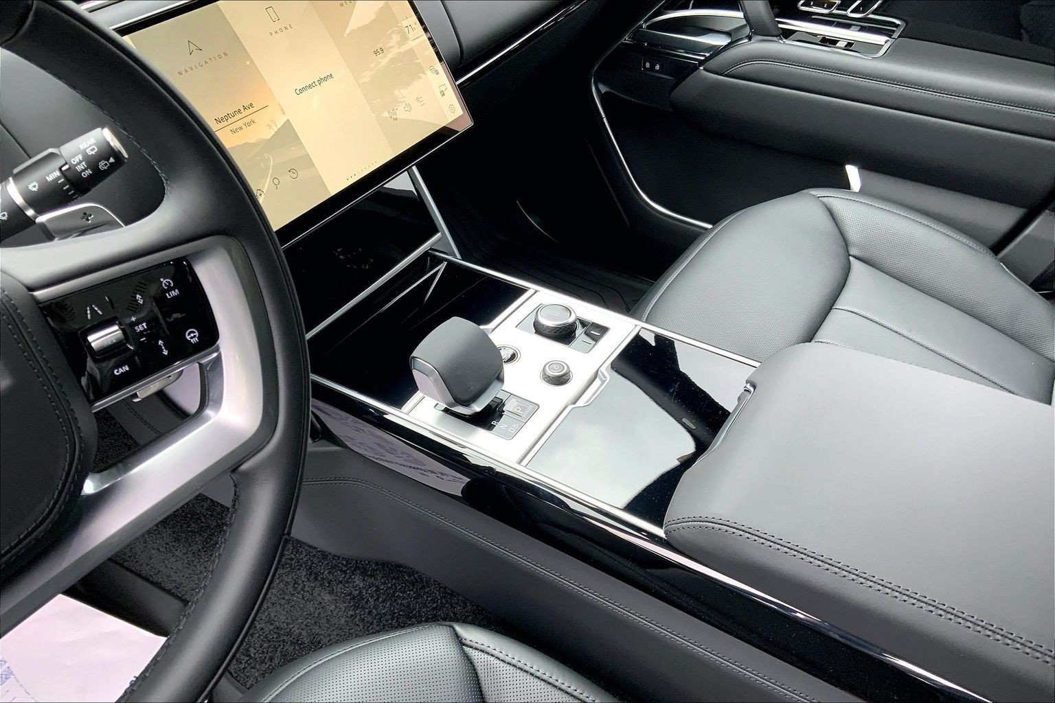New 2027 Carpathian Grey Land Rover SE image 7