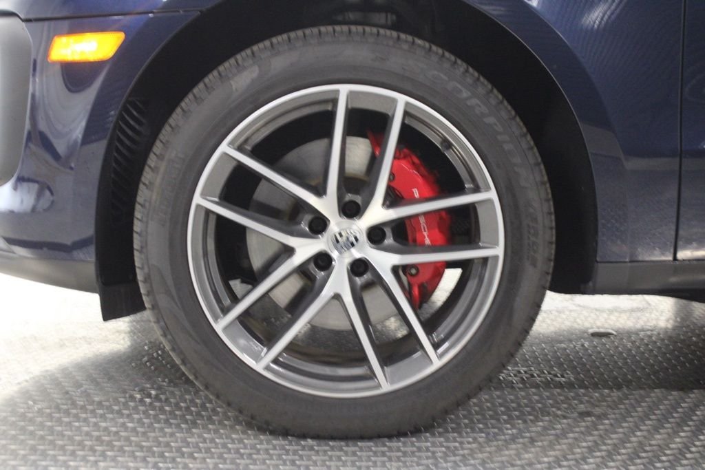 Used 2022  Porsche S image 15