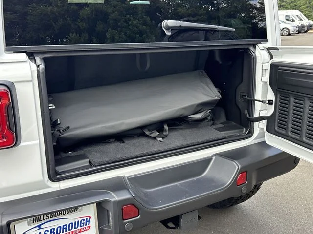 New 2025 Bright White Clear-Coat Exterior Paint Jeep Rubicon X image 23