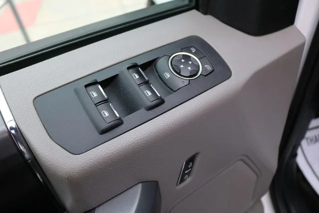 Used 2015 Oxford White Ford XLT image 22
