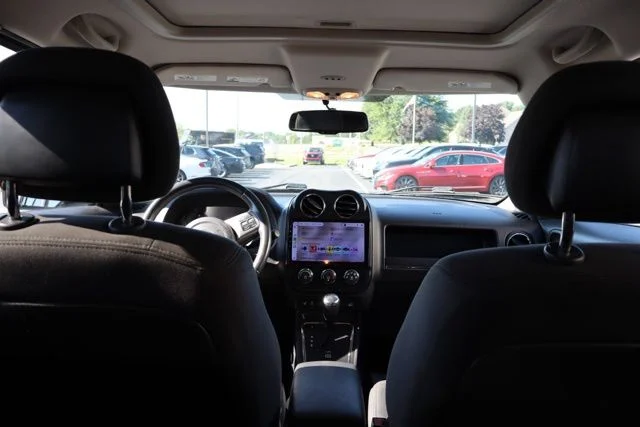 Used 2014 Granite Crystal Clearcoat Metallic Jeep Latitude image 8