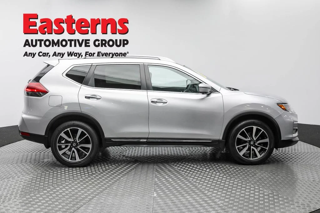 Used 2020 Silver Nissan SL image 4