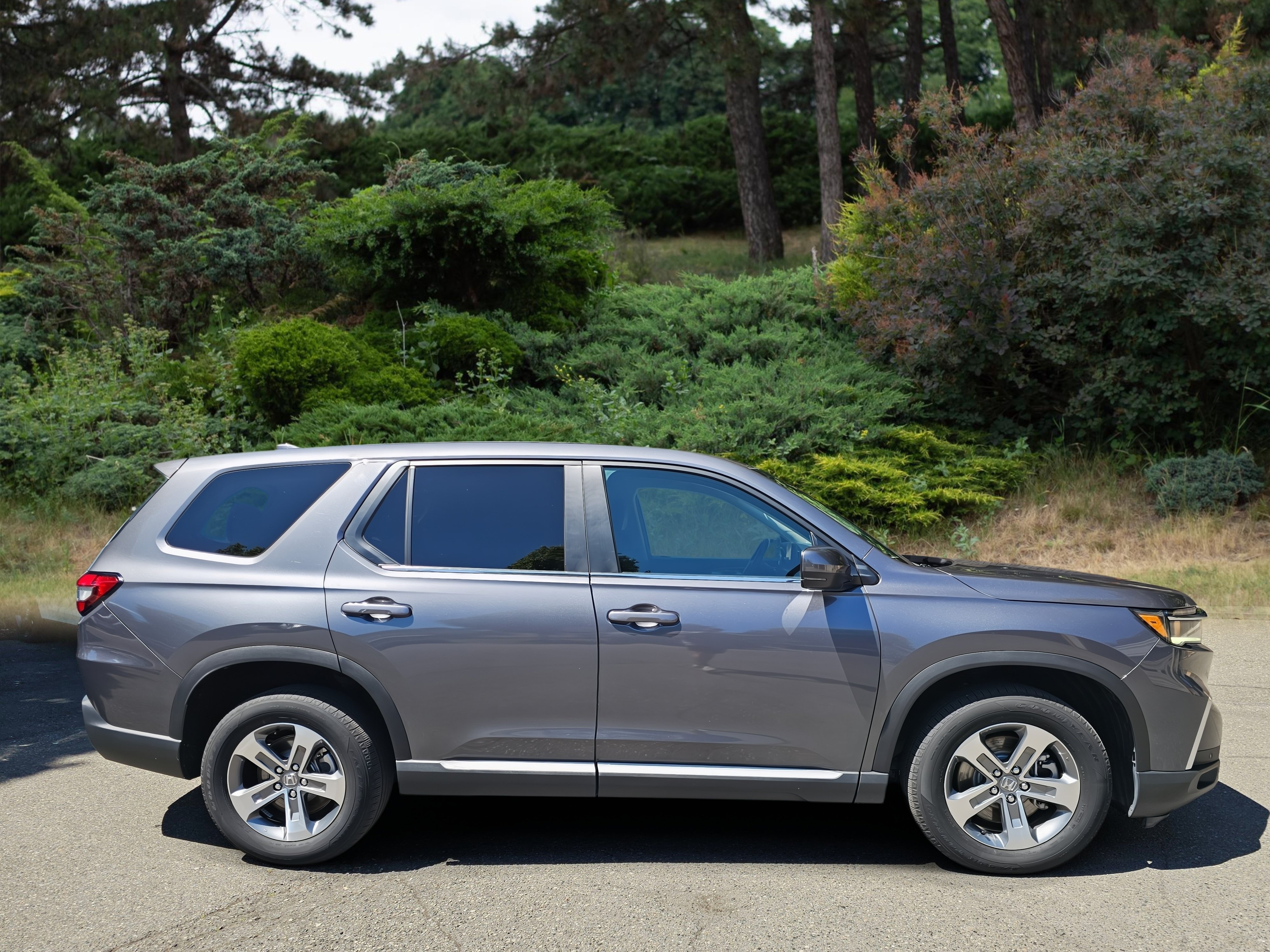 Certified Used 2023 Modern Steel Metallic Honda AWD EX-L image 41