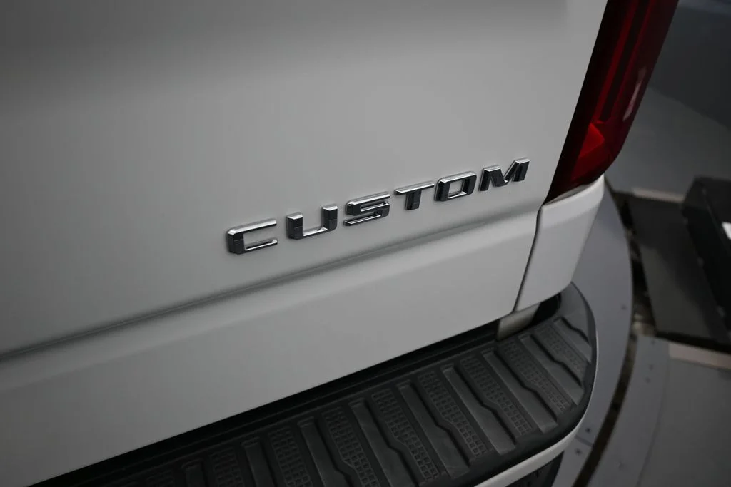Used 2022 Summit White Chevrolet Custom image 40