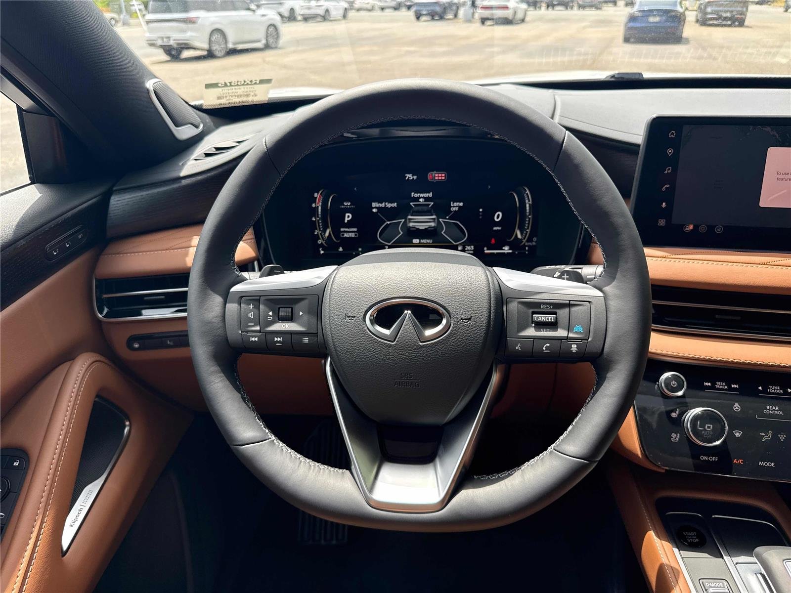 New 2027 2T RAD WHT INFINITI Autograph AWD image 17