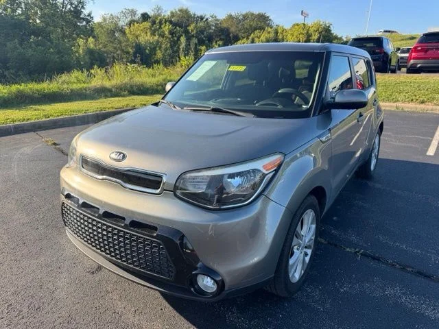 Used 2016 Gray Kia Plus image 7