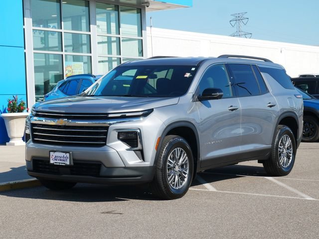 Used 2025 Chevrolet Traverse LT with VIN 1GNEVGRS5SJ168046 for sale in Roseville, Minnesota