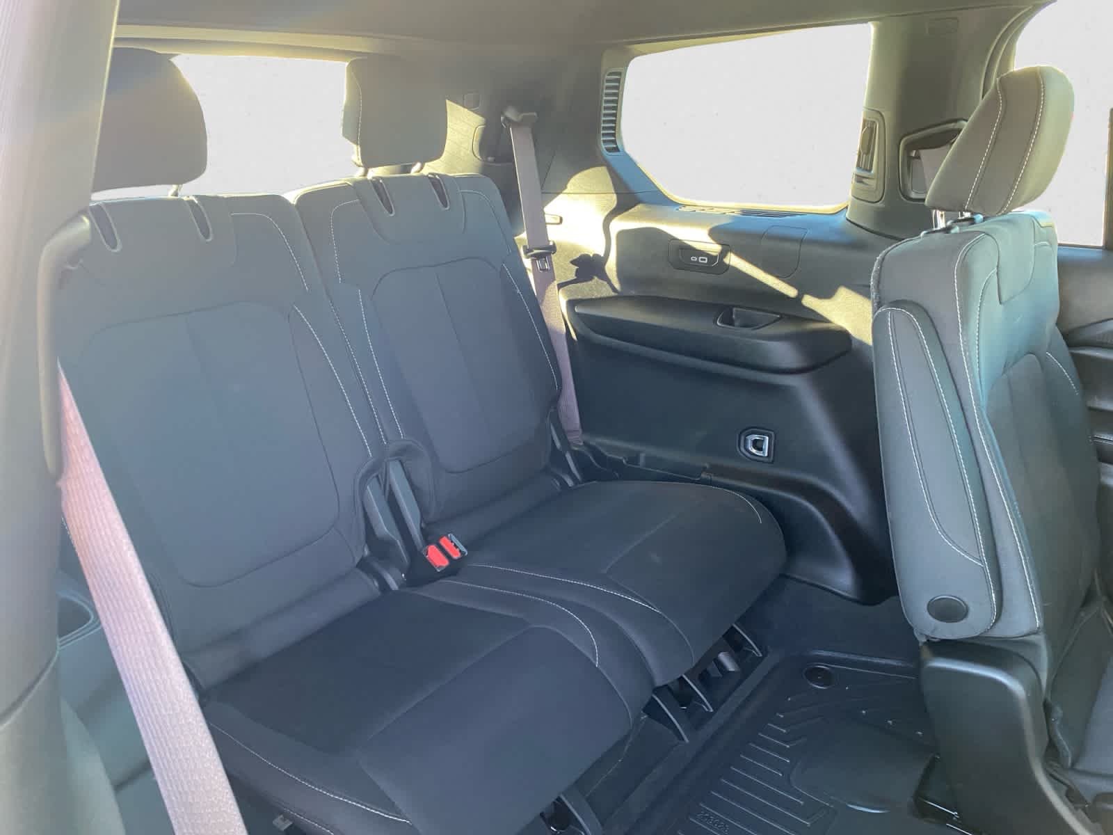 Used 2025 Bright White Clearcoat Jeep Laredo X image 22