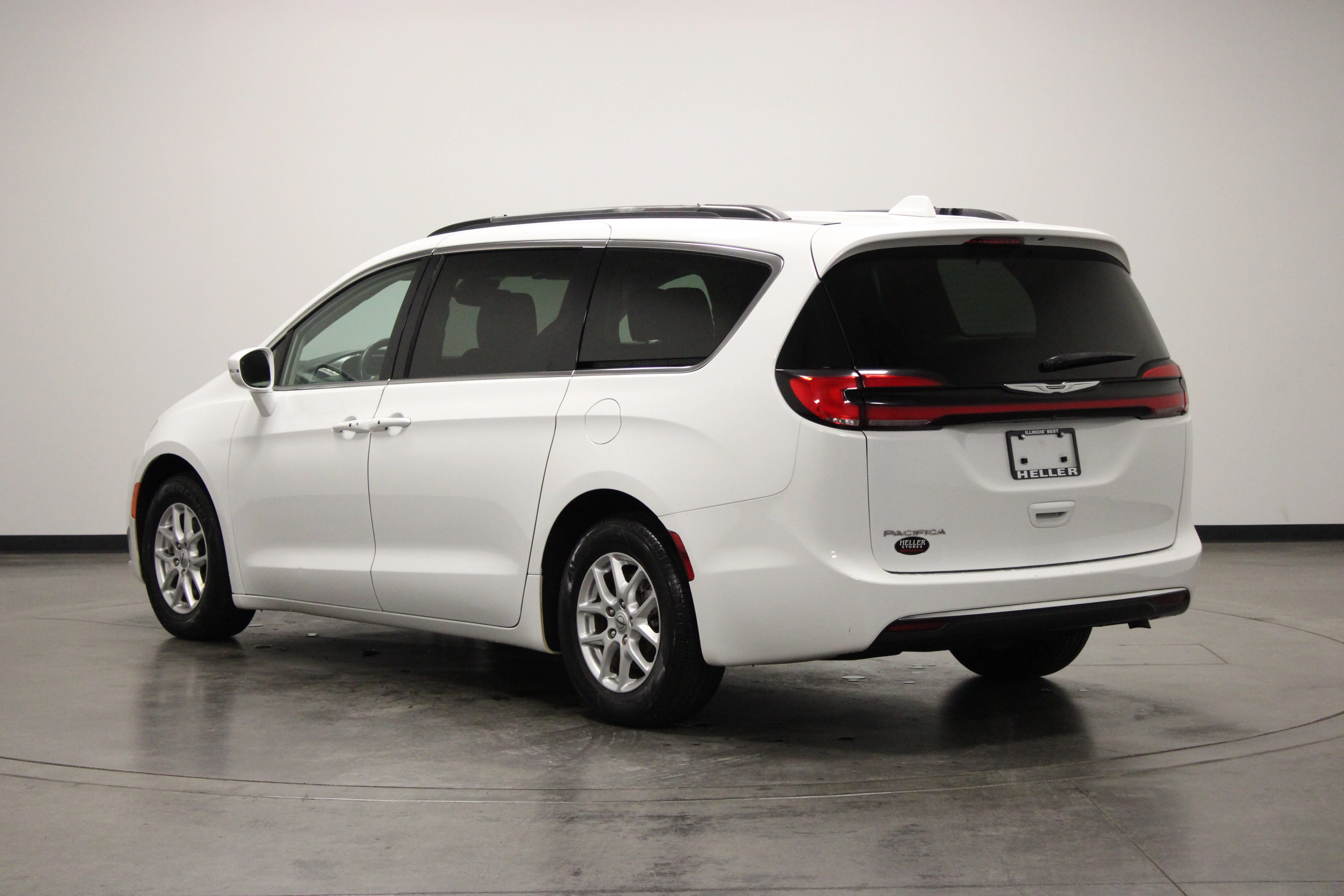Used 2022 Bright White Clearcoat Chrysler Touring L image 6