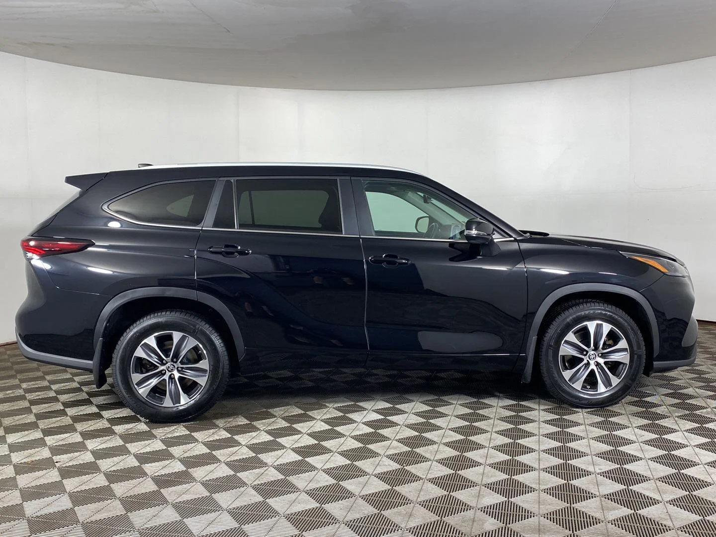 Used 2024 Midnight Black Metallic Toyota XLE image 4