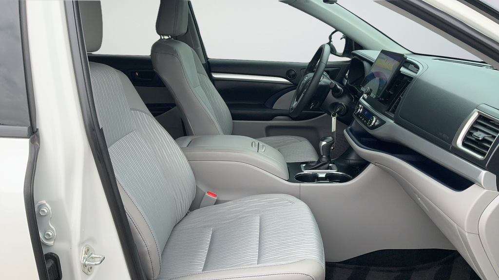 Used 2019 Blizzard Pearl Toyota LE Plus image 22