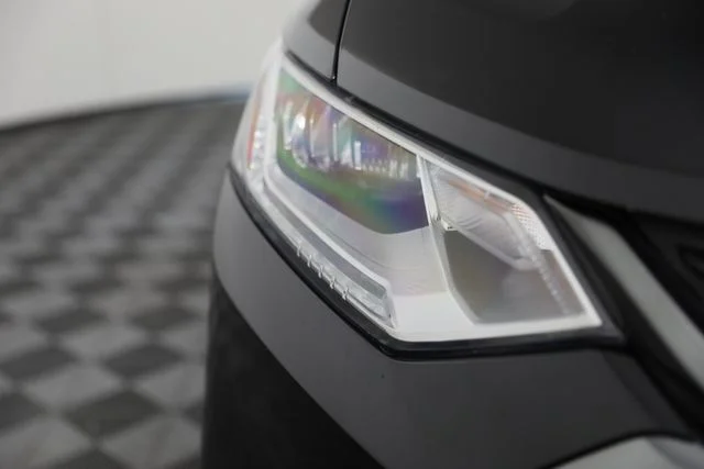 Used 2019 Black Chevrolet Premier image 9