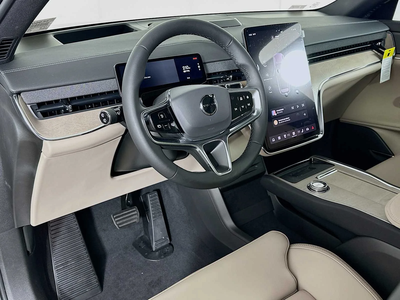 New 2026 Aurora Silver Volvo Plus image 9