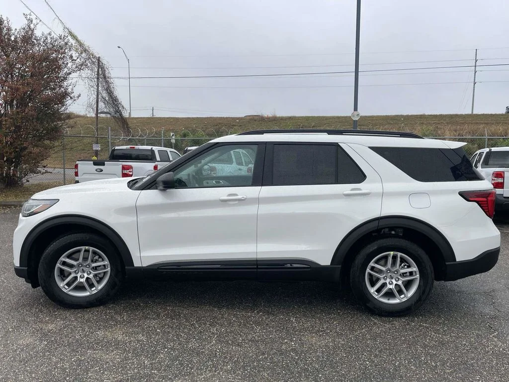 New 2026 Star White Metallic Tri-Coat Ford Active image 6