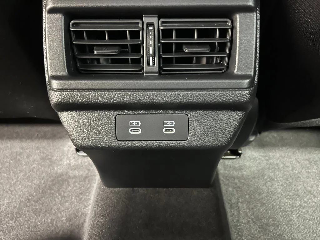 Used 2025  Honda SE image 27