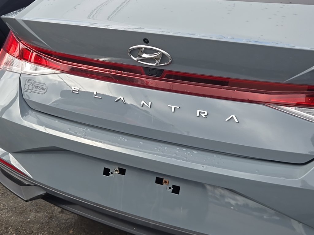 Used 2023 Gray Hyundai SEL image 9