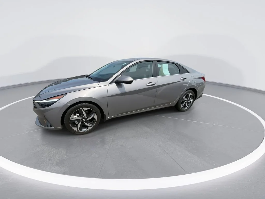 Used 2023 Silver Hyundai Limited image 4