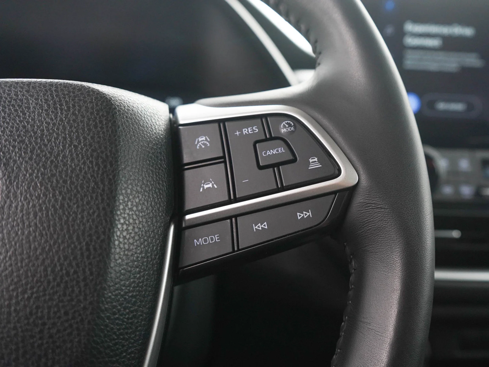 Used 2025  Toyota XLE image 27