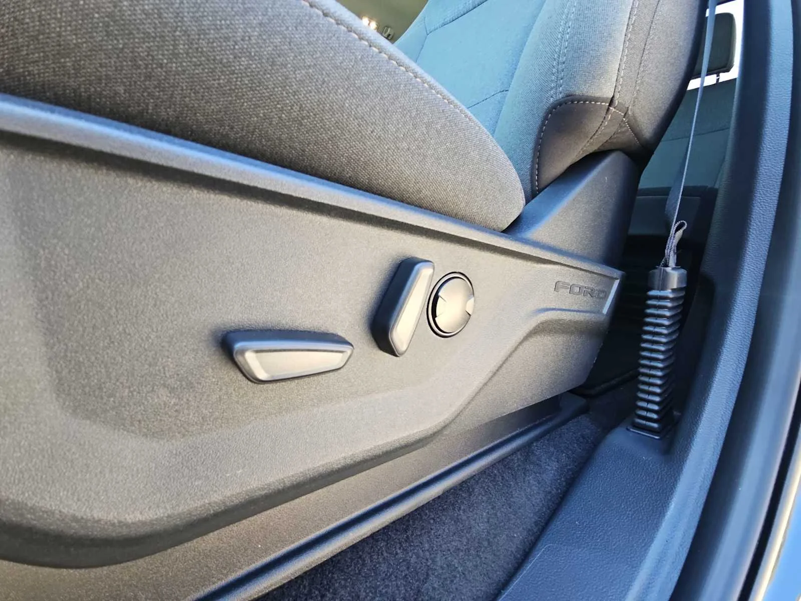 New 2026 Agate Black Metallic Ford XLT image 13