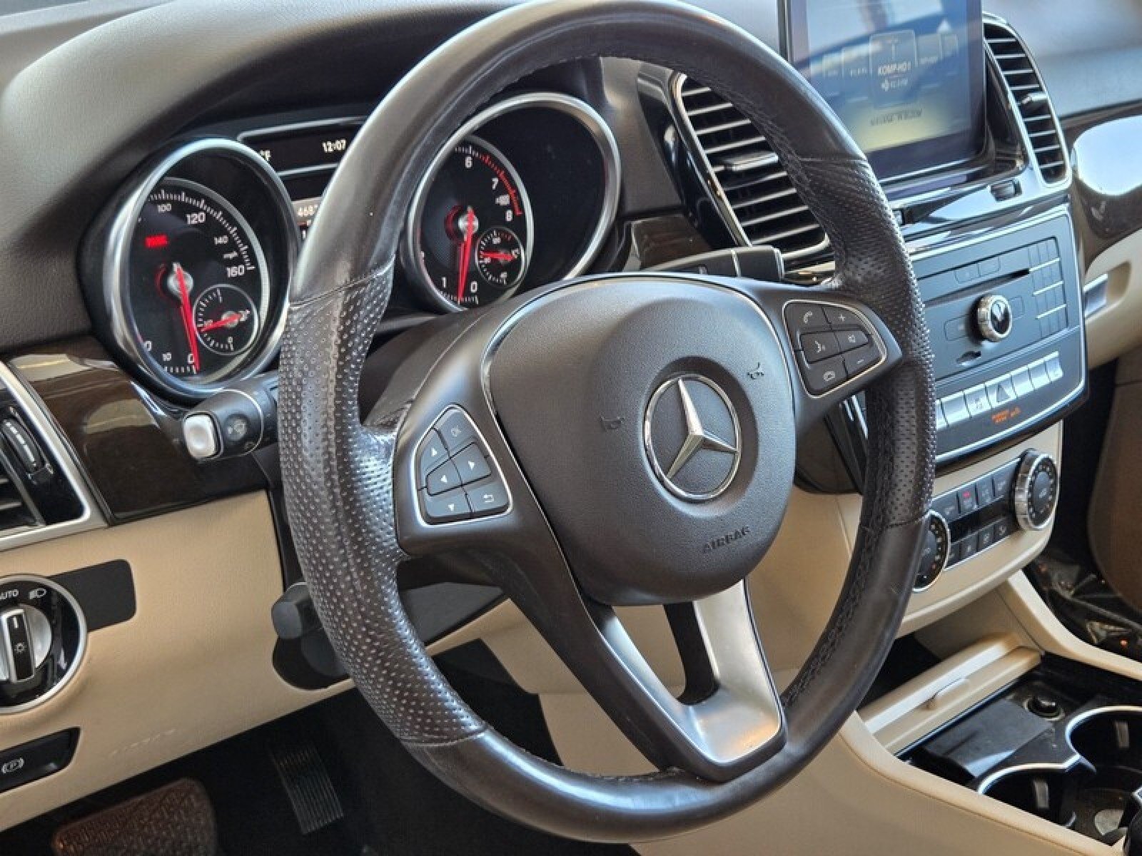 Used 2016 Polar White Mercedes-Benz GLE 350 image 24