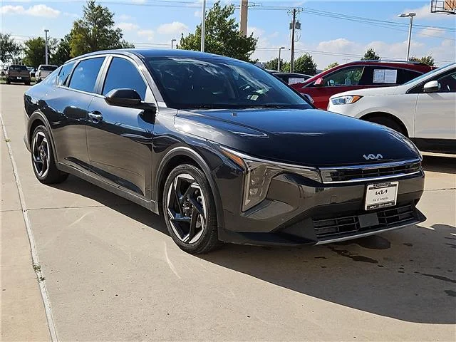 Used 2025 Interstellar Gray KIA EX (IVT) image 3