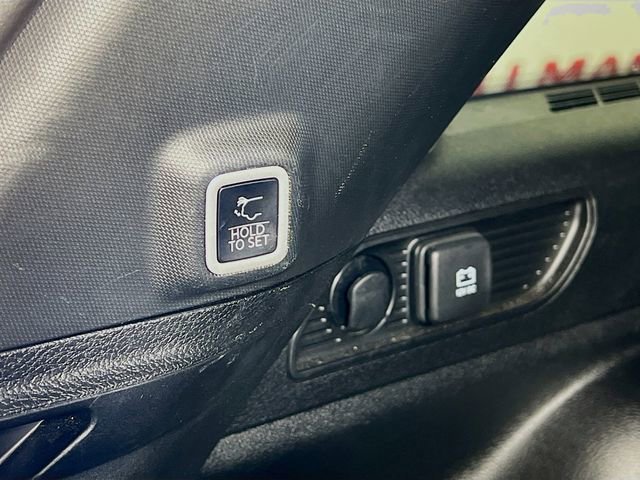 Used 2024 White Jeep Altitude image 26