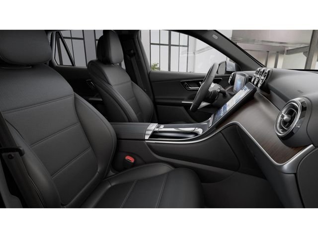 New 2027 MANUFAKTUR Moonlight White Metallic Mercedes-Benz GLC 300 image 4