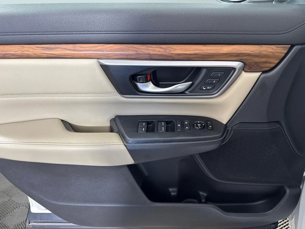Certified Used 2018 White Honda Touring image 18