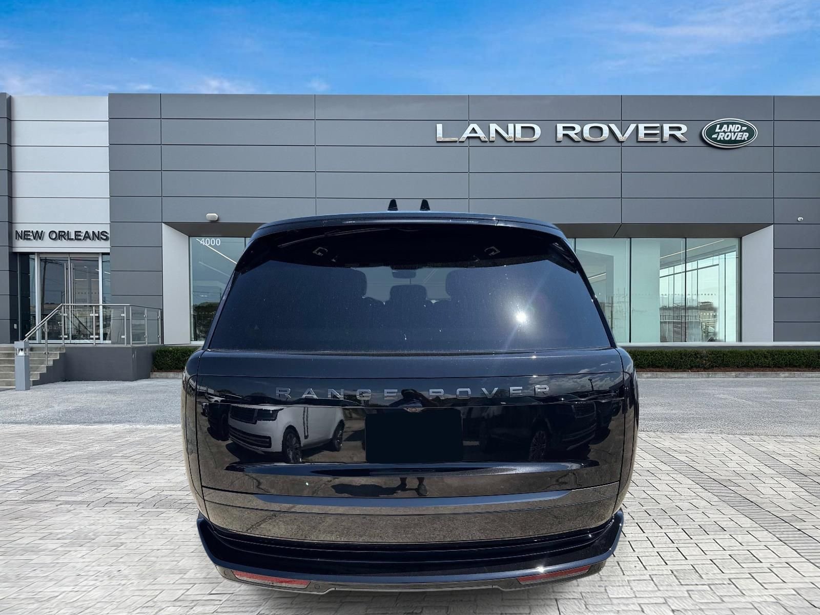 New 2026 Santorini Black LAND ROVER SE 7 Seats image 6