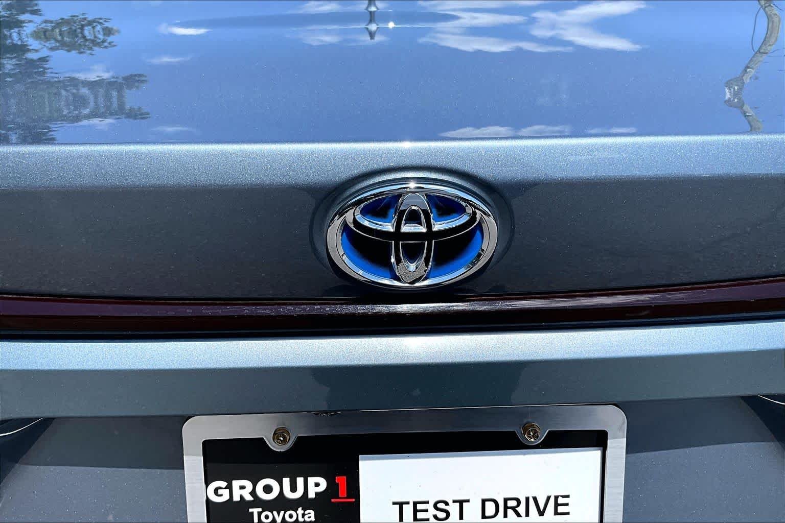 Used 2025 Celestite Toyota Hybrid LE image 31