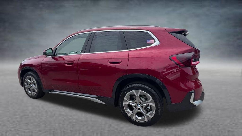 New 2026 Vegas Red Metallic BMW xDrive28i image 10