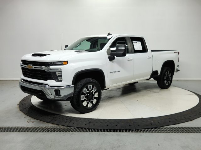 Used 2024 White Chevrolet LT image 4