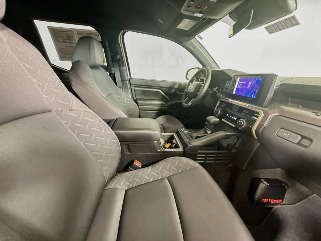 Used 2025 Ice Cap Toyota SR5 image 27