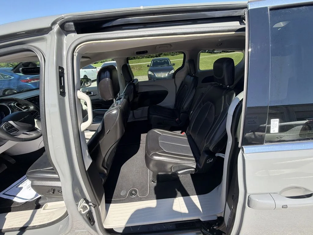 Used 2023 White Chrysler Touring L image 21