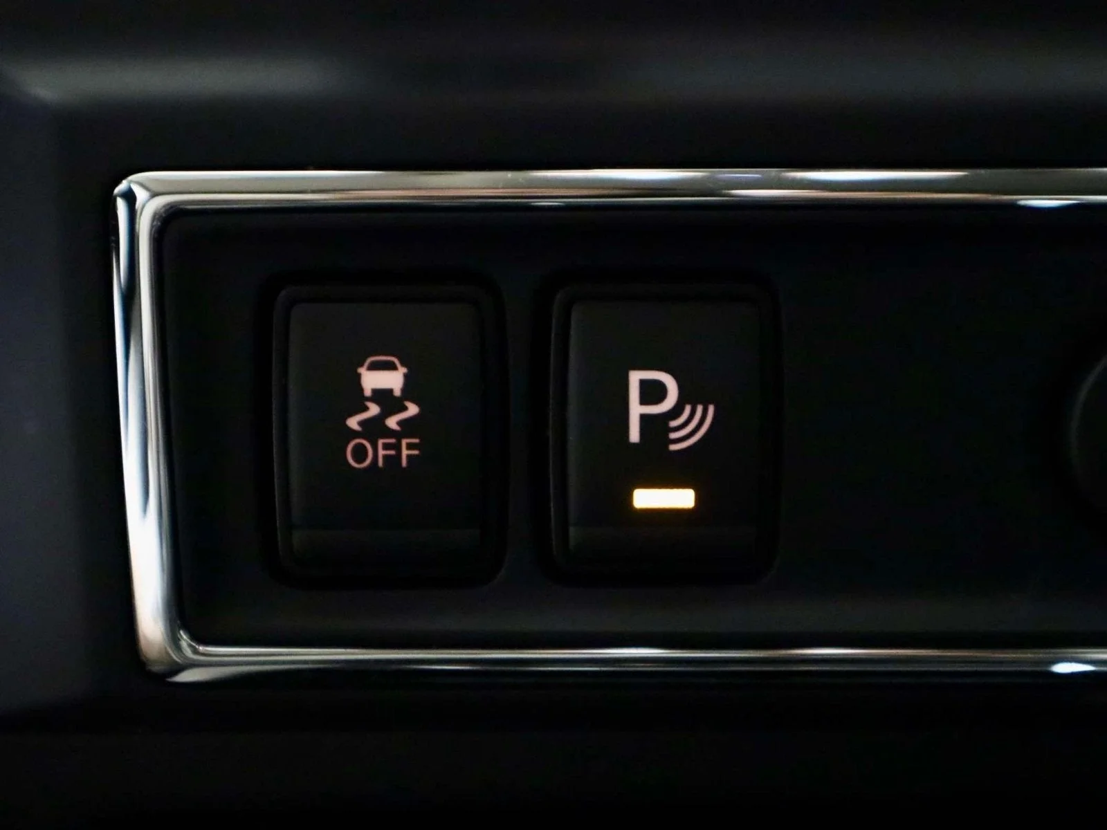 Used 2021 Glacier White Nissan SV image 29