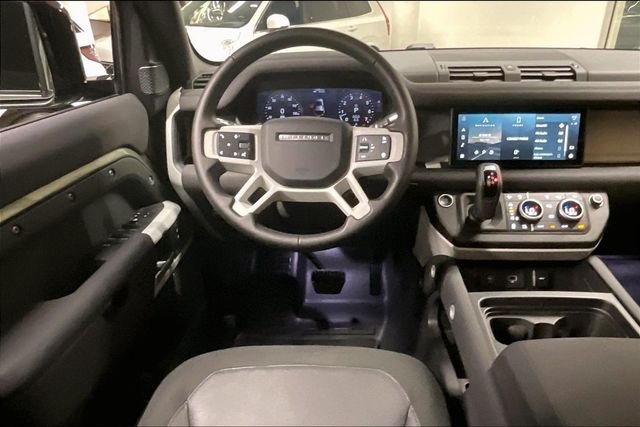 Used 2020 Green Land Rover First Edition image 4