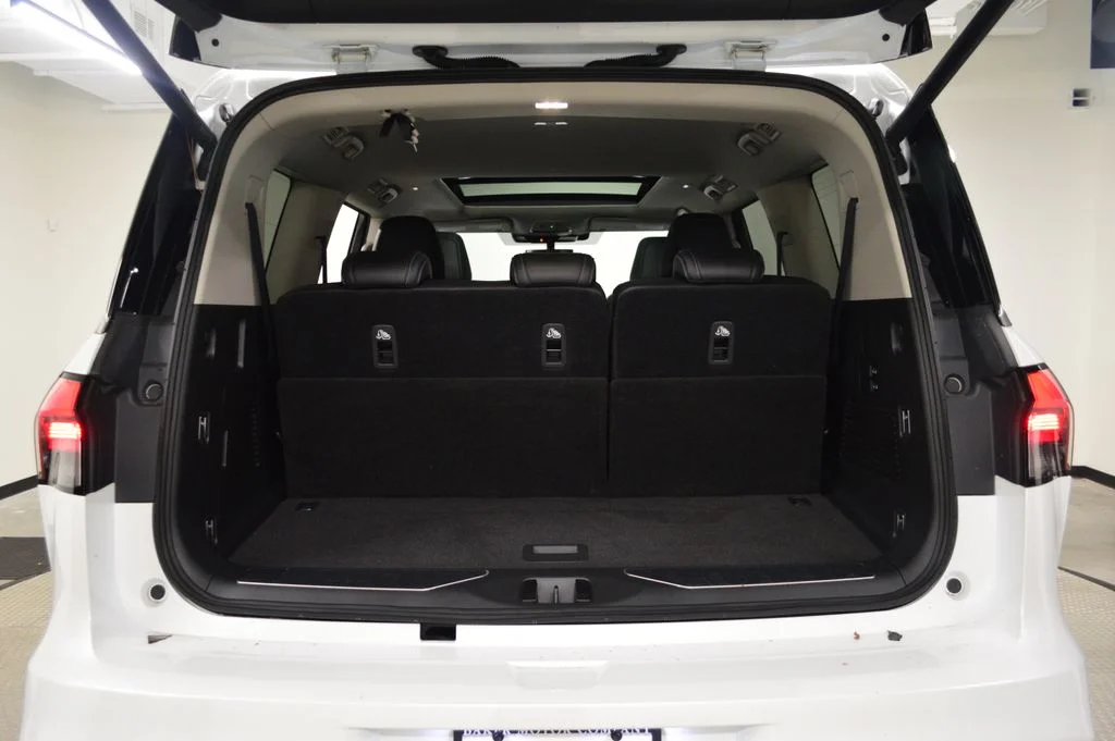 Certified Used 2025 White INFINITI PURE image 39