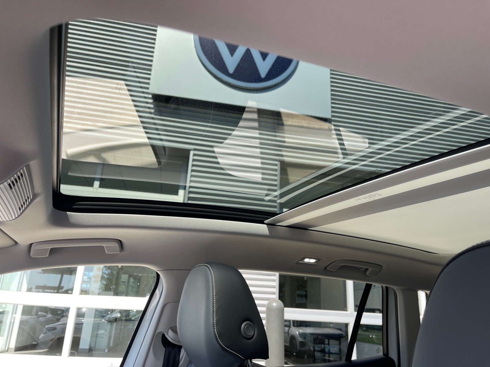 New 2026 Pure White 0q0q Volkswagen SE 4Motion image 11