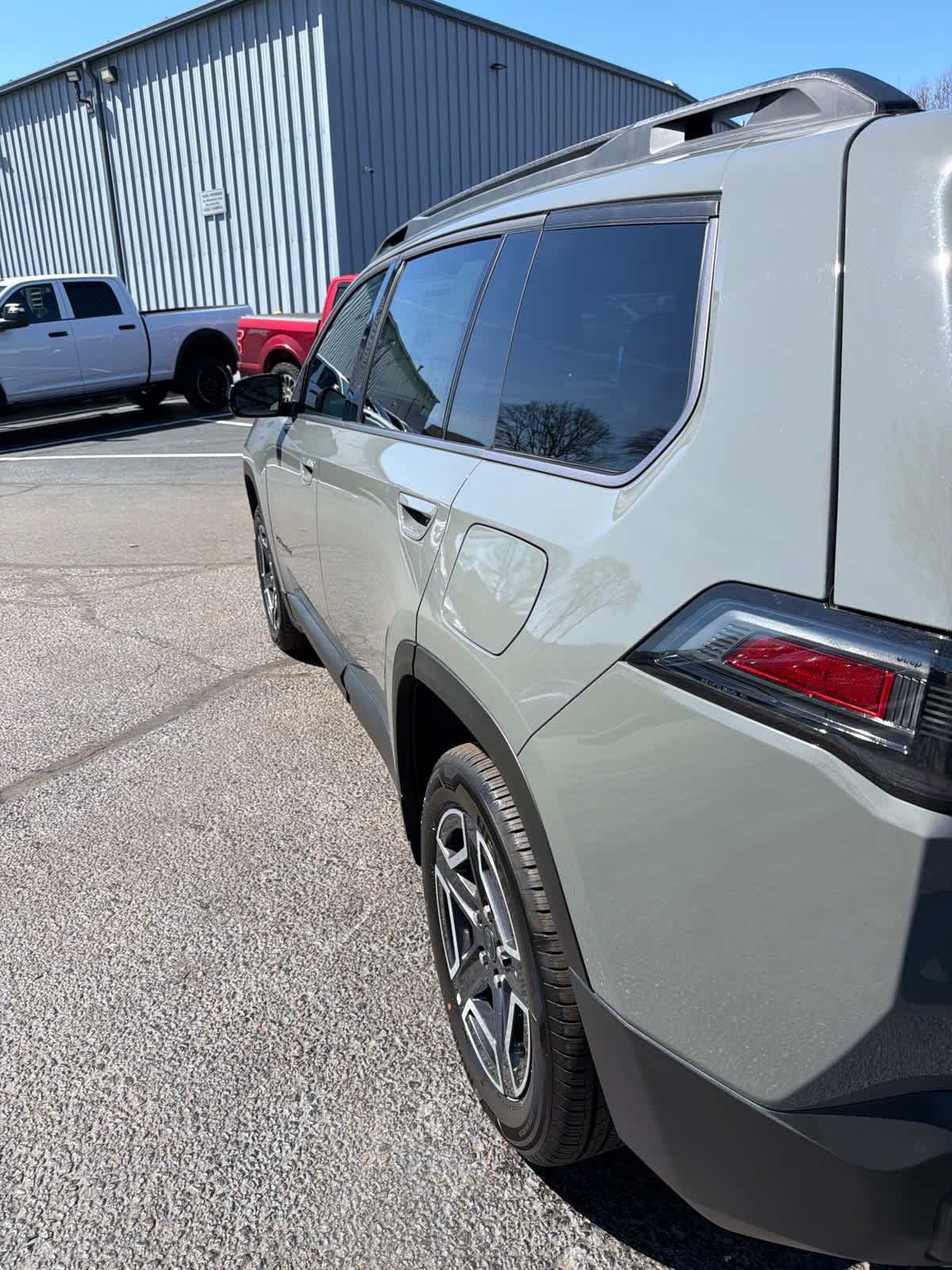 New 2026 Sting-Gray Clear-Coat Exterior Paint Jeep Limited image 14