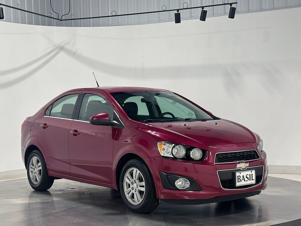 Used 2014 DEEP MAGENTA METALLIC Chevrolet LT image 36