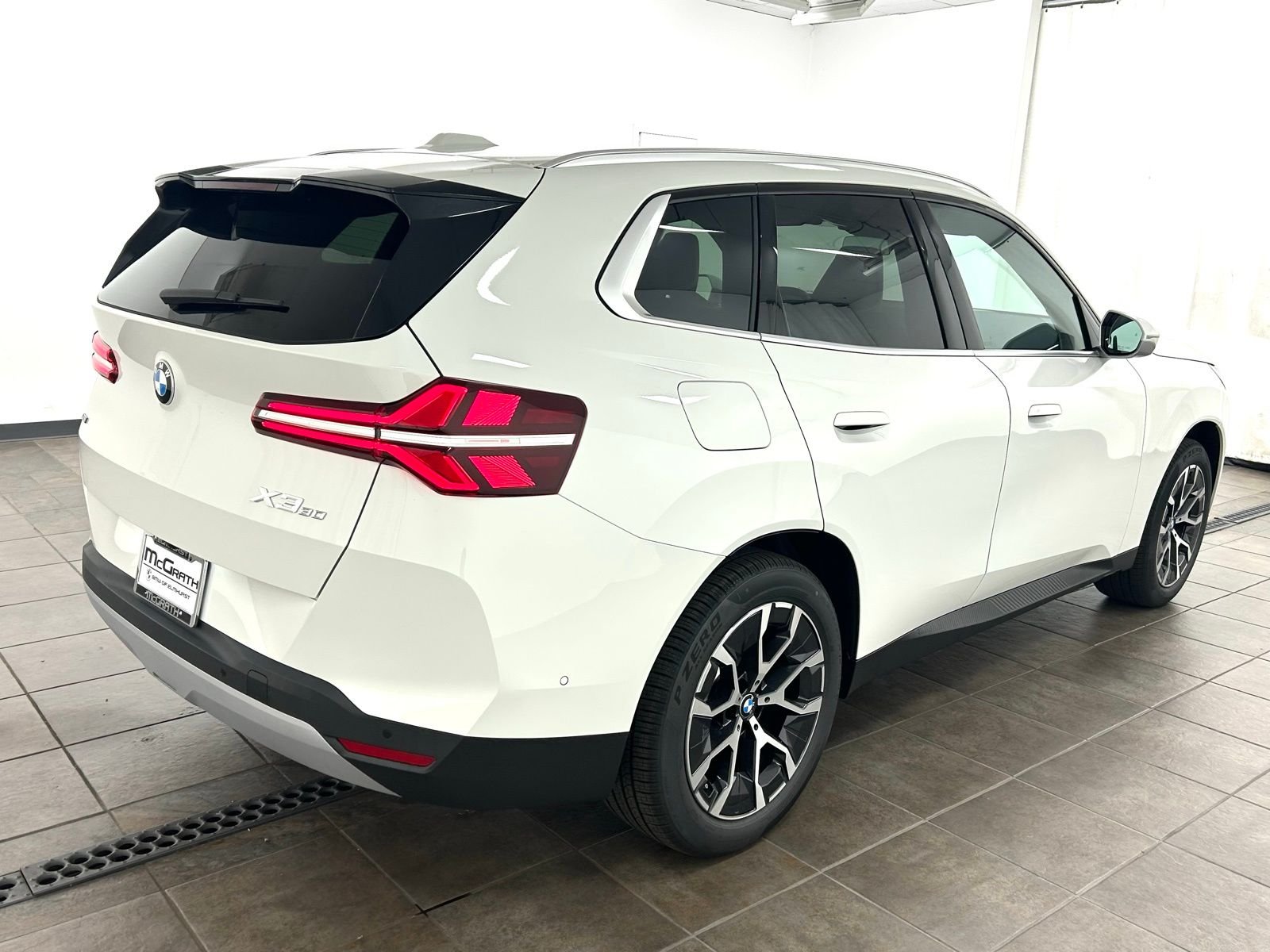 New 2026 Alpine White BMW 30 xDrive image 5