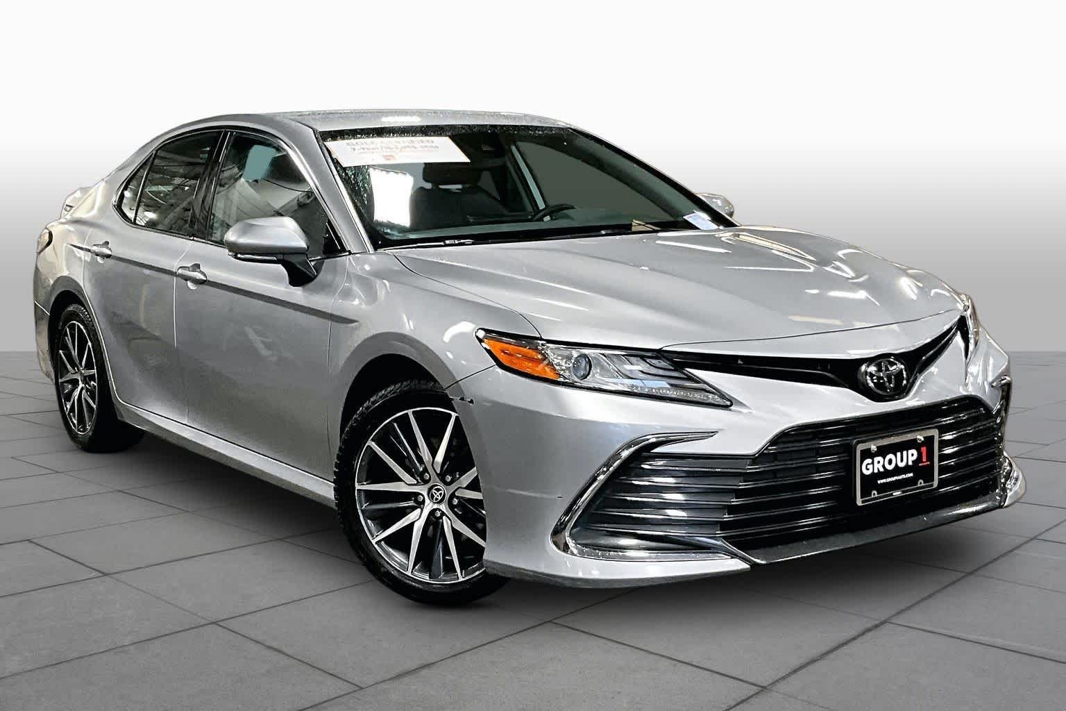 Used 2022 Celestial Silver Metallic Toyota XLE image 3