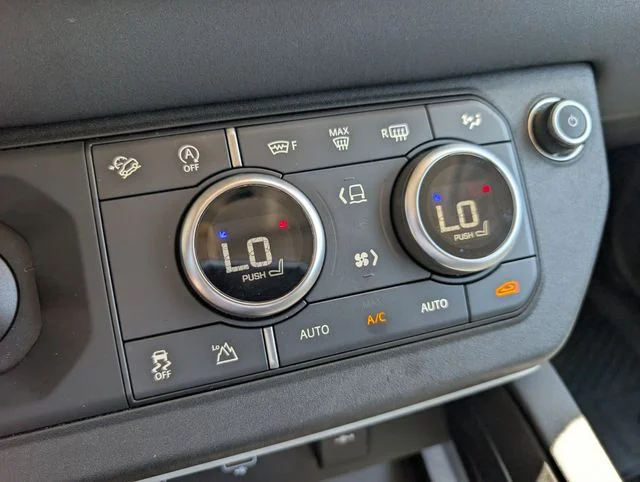 Used 2023  Land Rover S image 18