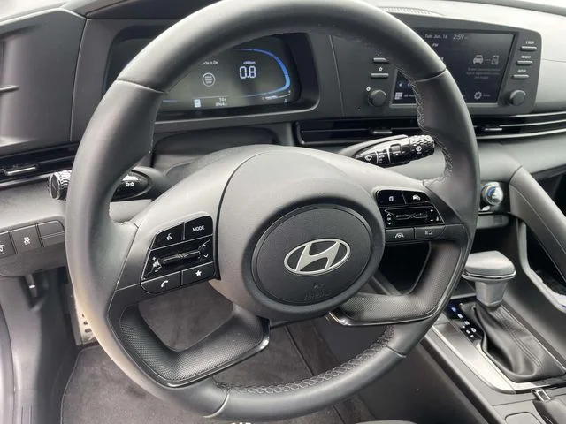 Used 2025 White Hyundai SEL Sport image 12