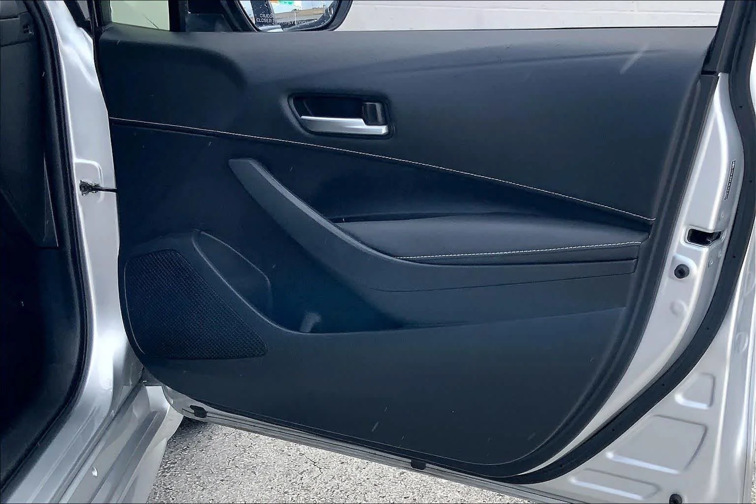 Used 2019 Sil/silver Toyota SE image 28