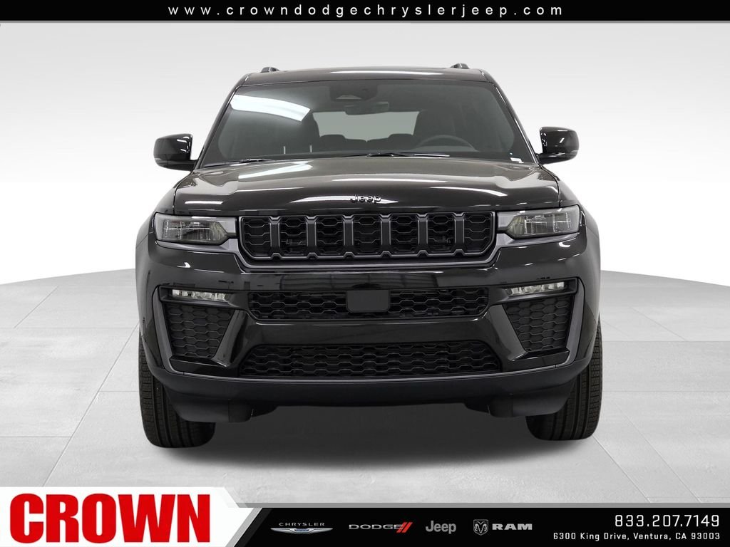 New 2026 Diamond Black Crystal Pearl-Coat Exterior Paint Jeep Limited image 2