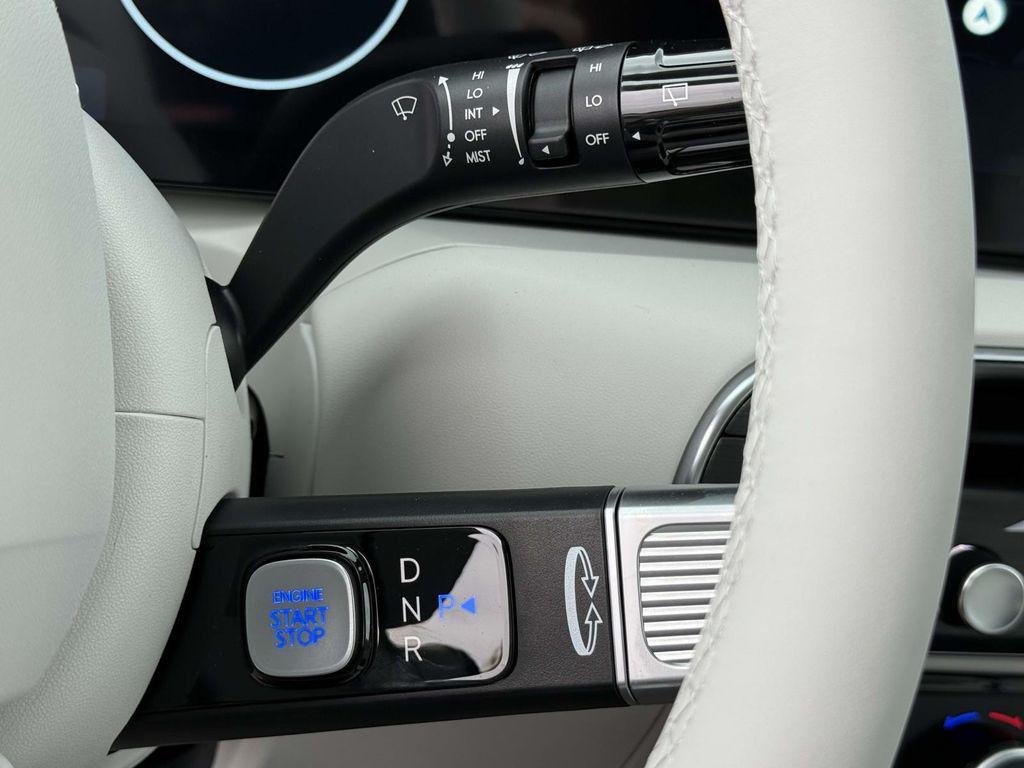 New 2026 Abyss Black Hyundai SEL 7P image 25