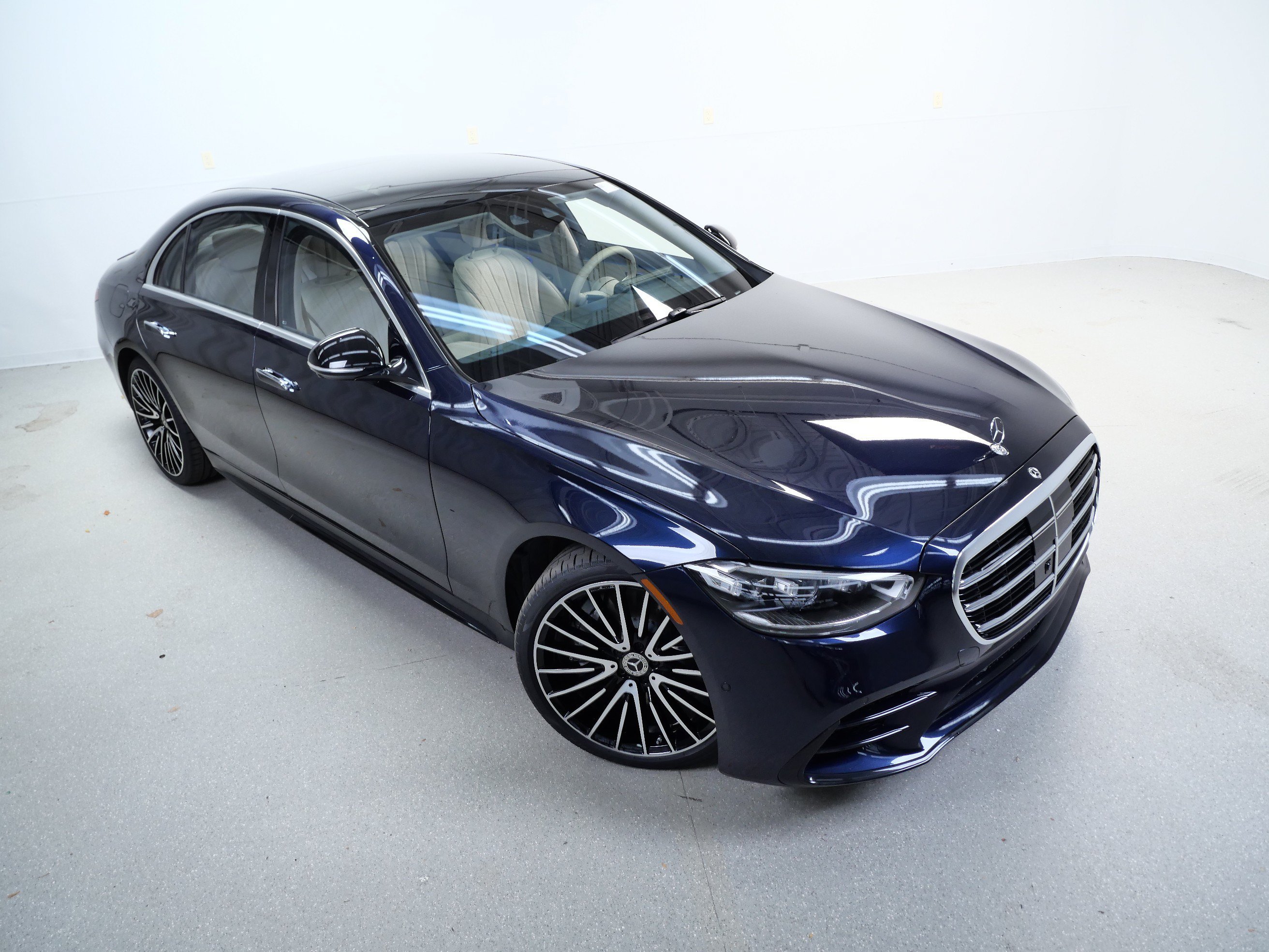 Used 2022 Nautical Blue Metallic Mercedes-Benz S 500 image 4